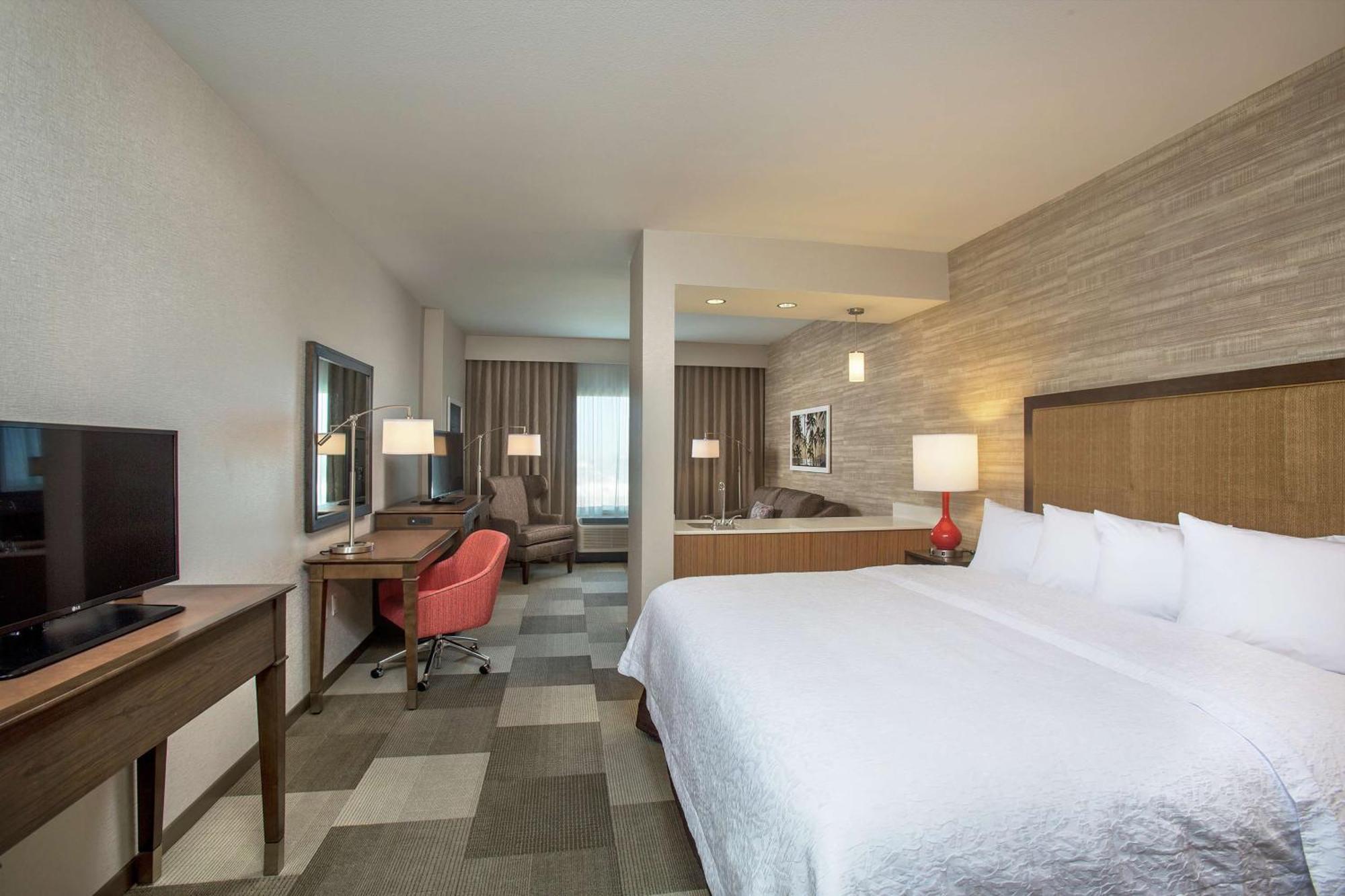 Hampton Inn & Suites Oahu Kapolei - Free Parking - No Resort Fee Exterior photo