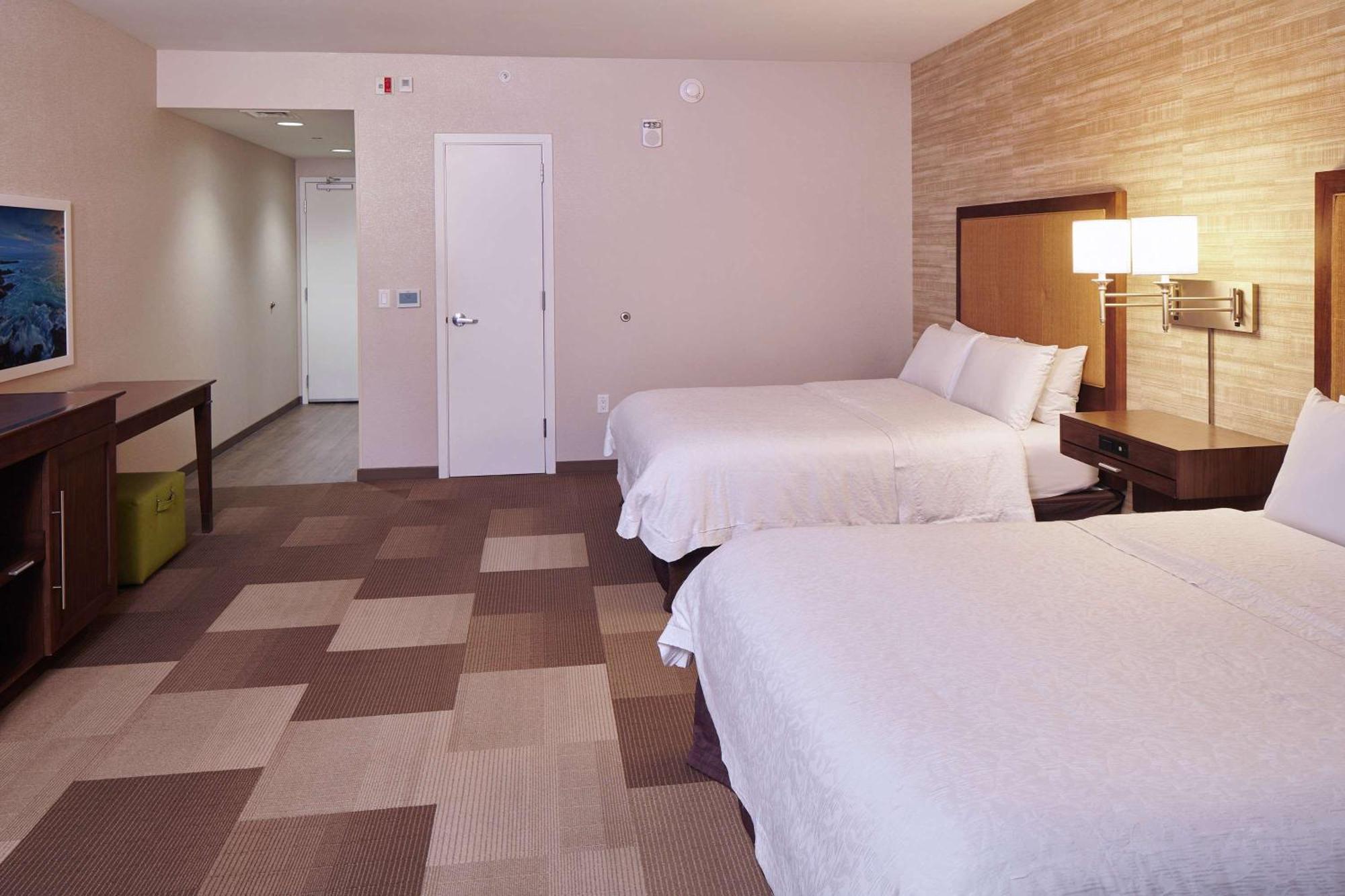 Hampton Inn & Suites Oahu Kapolei - Free Parking - No Resort Fee Exterior photo